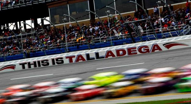 Visit Pilotos con puntos por etapa de la Cup Series 2019 page