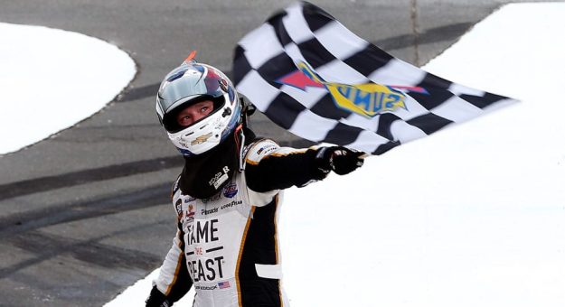 Visit Tyler Reddick logró 1ra. victoria en Charlotte con actuación dominante page