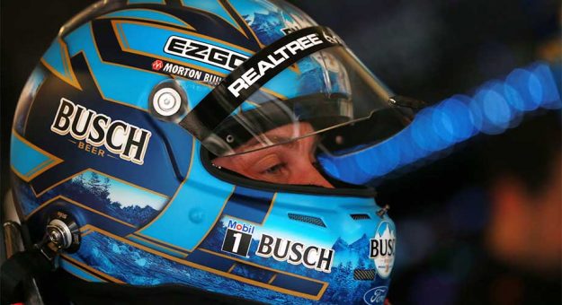 Visit Kevin Harvick presentó el look rosado de su #MillennialCar page