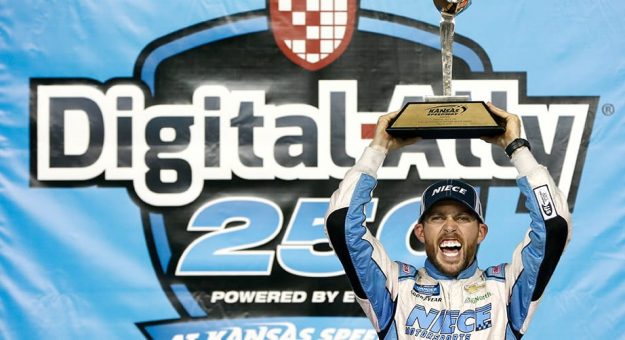 Visit Ross Chastain ganó por 1ra. vez en la Truck Series en Kansas page
