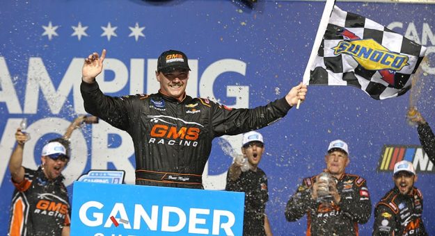 Visit Brett Moffitt ganó la carrera de la Gander Trucks Series en Chicagoland page