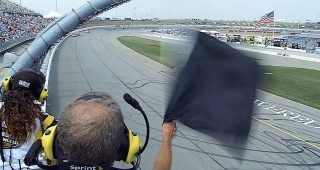 ¿Qué significa cada una de las banderas en la NASCAR?
