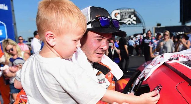 Visit Lo que significa el Día del Padre para los pilotos de la NASCAR page