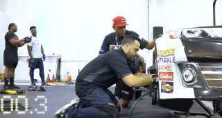 ¿Quieres ser parte del pit crew de NASCAR?