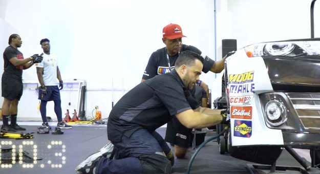 Visit ¿Quieres ser parte del pit crew de NASCAR? page