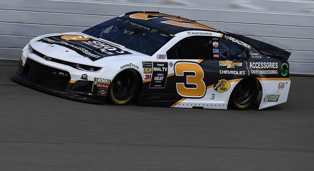 Visit Los 2 autos de Richard Childress Racing no aprobaron la inspección en Michigan page