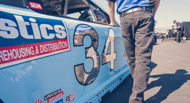 Visit Autos con look retro para Darlington 2019 desde todos los ángulos page