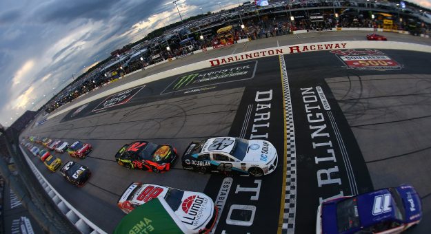 Visit Autos y pilotos para la Bojangles’ Southern 500 en el Darlington Raceway page