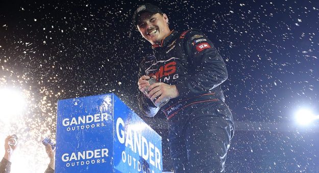 Visit Brett Moffitt ganó 1ra. fecha de los Playoffs de la Truck Series en Bristol page