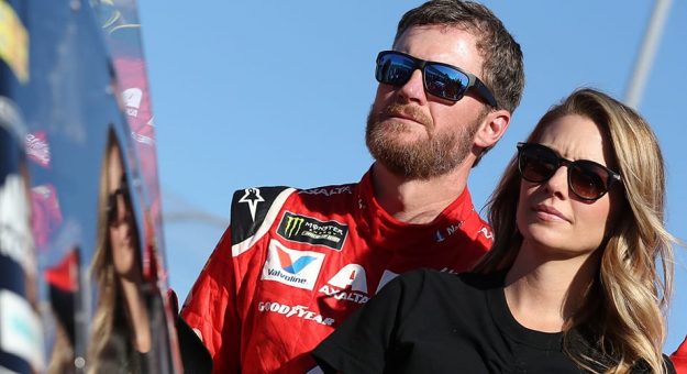 Visit Dale Earnhardt Jr. y su familia a salvo tras accidente aéreo en Tennessee page