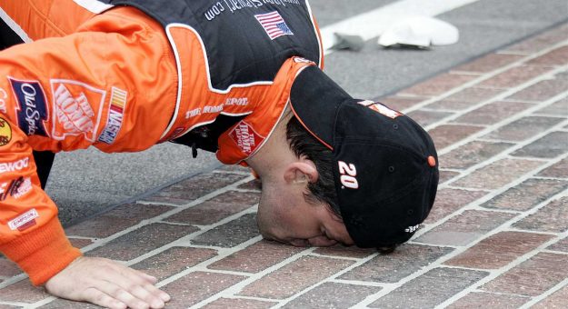 Visit Todos los ganadores en la historia de la Brickyard 400 page