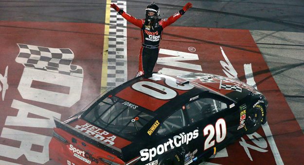 Visit Erik Jones ganó la Bojangles‘ Southern 500 en el Darlington Raceway page