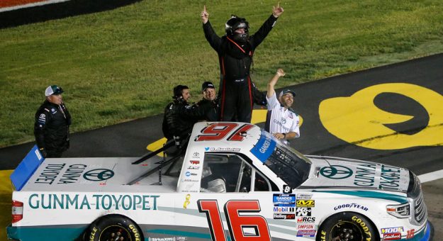 Visit Austin Hill ganó en Las Vegas y avanzó en los Playoffs de  la Truck Series page