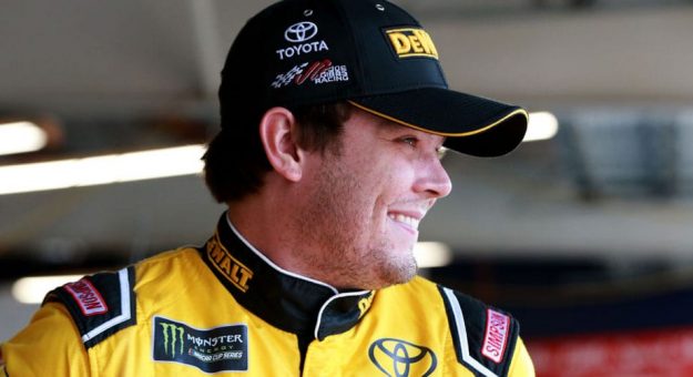Visit Erik Jones firmó extensión de contrato con Joe Gibbs Racing page