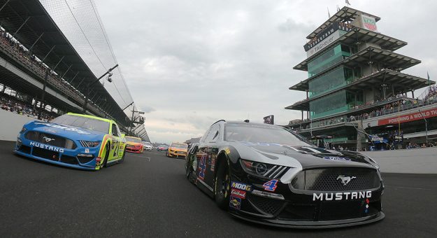 Visit Kevin Harvick ganó la Brickyard 400; listos los Playoffs 2019 page