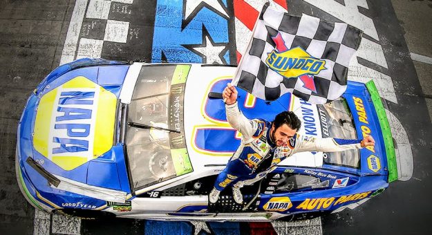 Visit Chase Elliott ganó la Bank of America Roval 400 de los Playoffs en Charlotte page