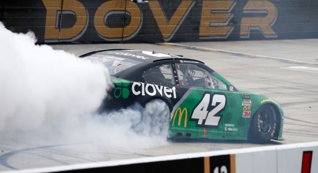 Visit Kyle Larson ganó la Drydene 400 en Dover y avanzó a la Ronda de los 8 page