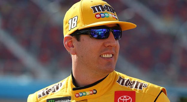 Visit Kyle Busch ganó la Pole Position en Phoenix, su 1ra. del 2019 page