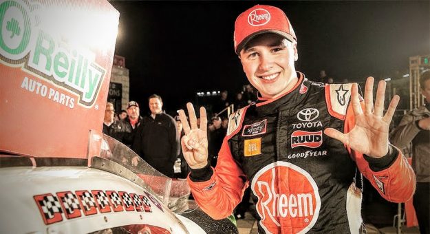 Visit Christopher Bell ganó en Texas y avanzó a la Championship 4 en Miami page