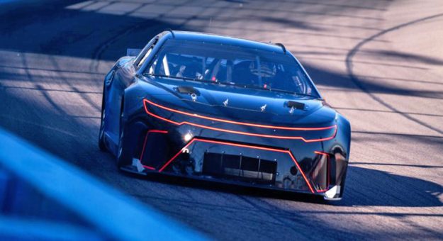 Visit Vistazo al futuro, Joey Logano probó el Next Gen Car en Phoenix page