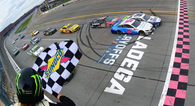 Visit Las Mejores Fotos de la temporada NASCAR Cup Series 2019 page