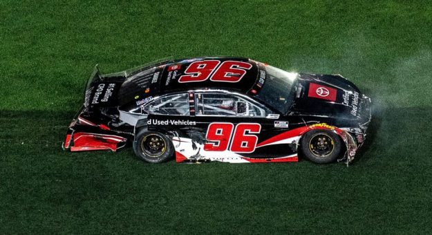 Visit Daniel Suarez quedó fuera de la Daytona 500, tras accidente en la Duel page