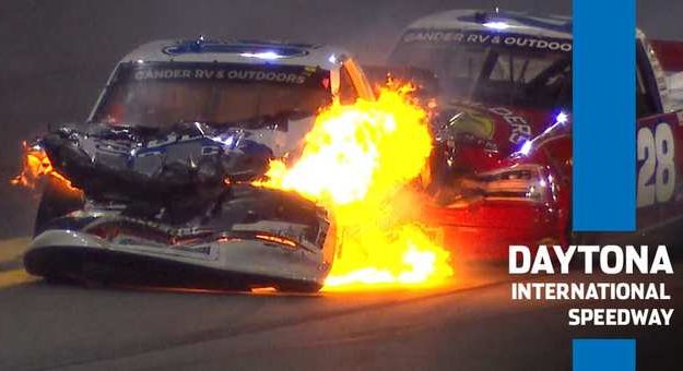 Visit Grant Enfinger ganó accidentada carrera inaugural de la Gander Trucks Series 2020 page