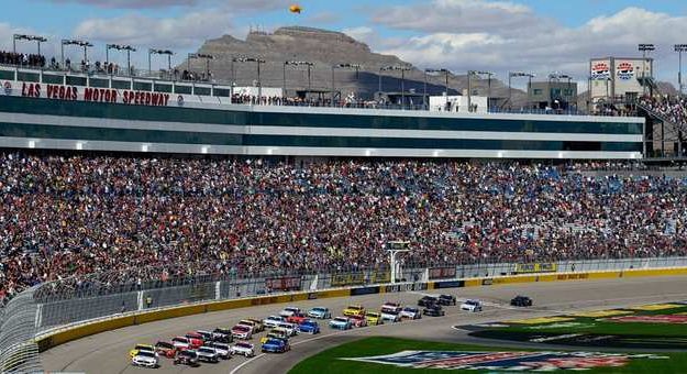 Visit Denny Hamlin en busca de más historia y éxitos en Las Vegas page