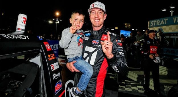 Visit Kyle Busch dominó la carrera de la Truck Series en Las Vegas page