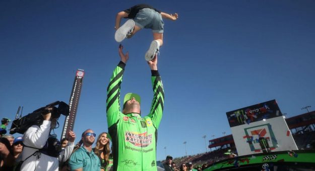 Visit Fontana 101: todo lo que necesitas saber para la Auto Club 400 page