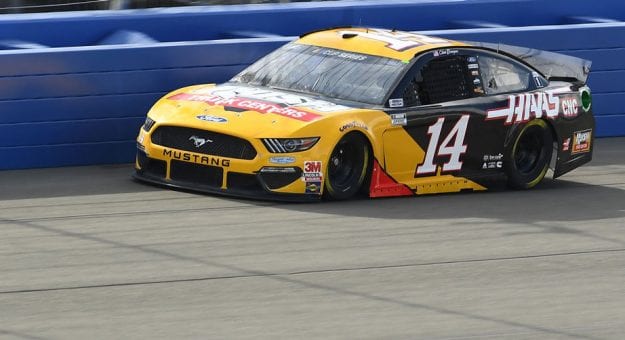 Visit Clint Bowyer ganó la Pole Position para la Auto Club 400 page