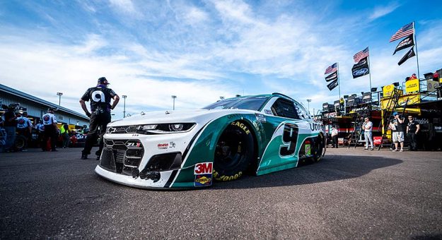 Visit Chase Elliott ganó la Busch Pole Position en Phoenix page