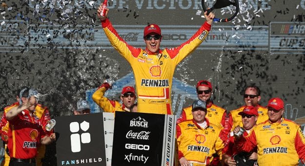 Visit Victoria para Joey Logano en la FanShield 500 en Phoenix page
