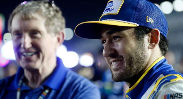 Visit Chase Elliott en busca de la victoria en su pista local page
