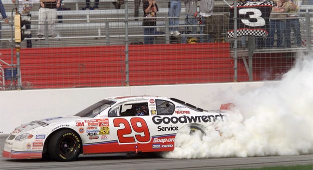 Visit Revive la primera victoria de Kevin Harvick en el auto de Dale Earnhardt page