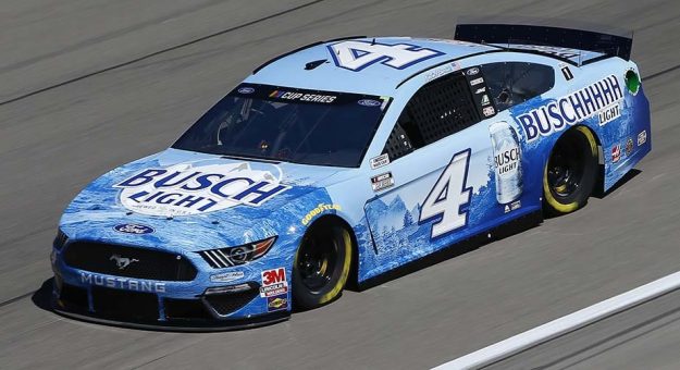 Visit Cómo ayuda la familia de la NASCAR durante la crisis del coronavirus page