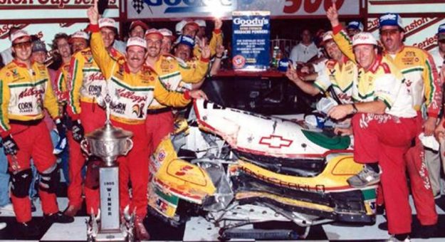 Visit Revive la victoria de Terry Labonte en la Bristol Night Race 1995 page