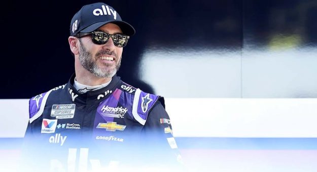 Visit Pilotos celebran el Día de Jimmie Johnson 4/8 en las redes sociales page