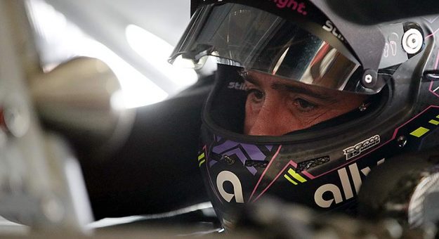 Visit Jimmie Johnson intenta ‘mantenerse fluido’ durante su temporada de despedida page