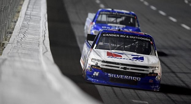 Visit Chase Elliott ganó la North Carolina Edication Lottery 200 en Charlotte page