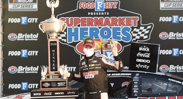 Visit Brad Keselowski ganó la Supermarket Heroes 500 en Bristol page