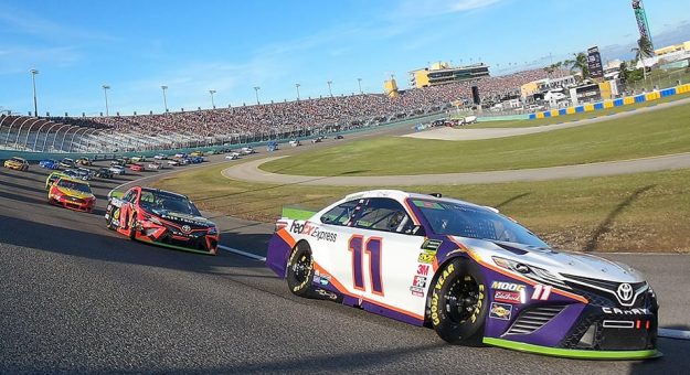 Visit Denny Hamlin ante otra oportunidad para reescribir la historia en el Homestead-Miami Speedway page