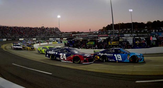 Visit Previa para la Blue-Emu Maximum Pain Relief 500 en el Martinsville Speedway page