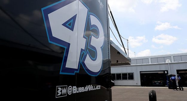 Visit Presidente de la NASCAR Steve Phelps: ‘No hay lugar para esto en absoluto’ page
