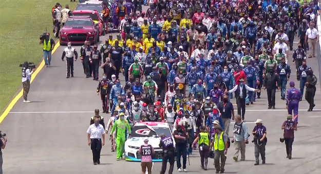 Visit Pilotos y equipos mostraron su apoyo a Bubba Wallace antes de la GEICO 500 page