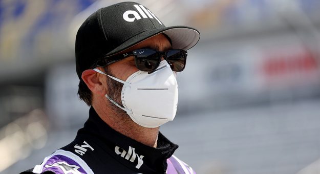 Visit Jimmie Johnson autorizado para regresar a competir en Kentucky page