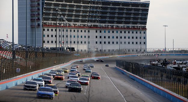 Visit Previa para la O’Reilly Auto Parts 500 en el Texas Motor Speedway page
