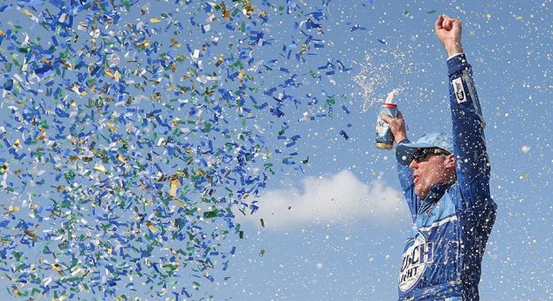 Visit Kevin Harvick arrancó en su carrera 700 de la Cup Series en Texas page