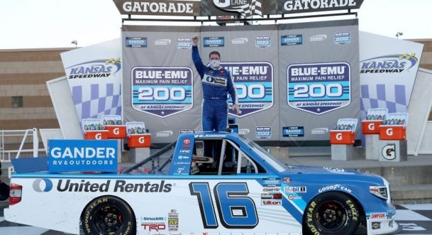 Visit Austin Hill logró su 1ra. victoria en la Gander RV & Outdoors Truck Series 2020 en Kansas page