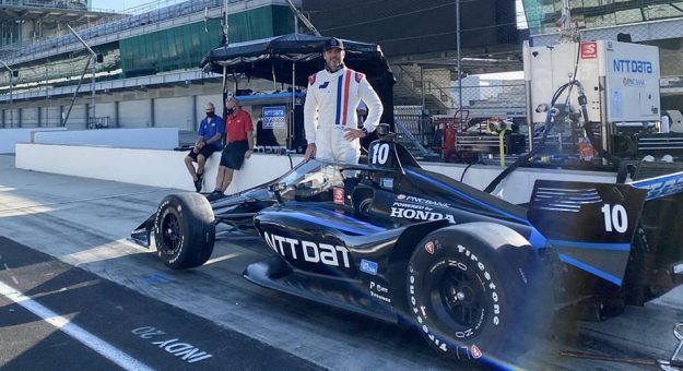 Visit Jimmie Johnson probó un auto de la IndyCar en el circuito mixto de Indianápolis page